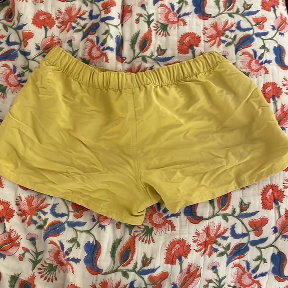 Patagonia Baggies Yellow - Picture 2 of 4